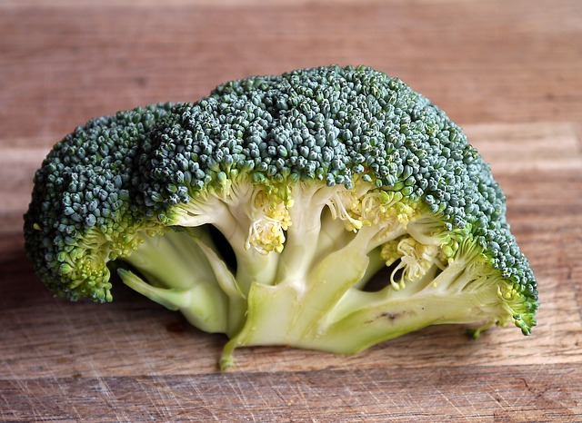 broccoli vitamina A y beta caroteno prevenir pérdida del pelo