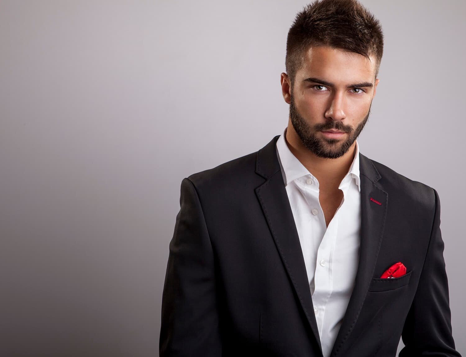 5 Claves para Cuidar tu Barba y Hacerla Crecer Uniforme